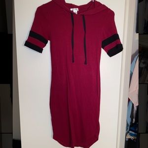 Hooded red dress with sleeves